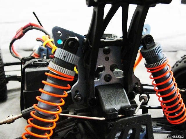 禾寶 HoBao(HB) TT10-ER 1/ 10 競速貨卡－越野貨卡集於一身！