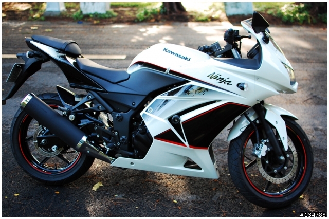 [開箱]走進高雄城市的白色小忍者Ninja250R!圖多!