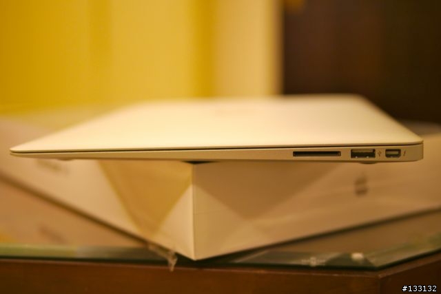 [分享] Apple Macbook Air 13" i7 1.8Ghz 4GB 256GB SSD 開箱