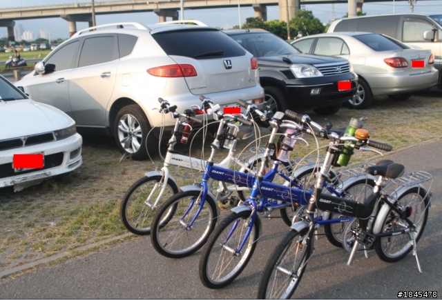 SUV4+4 : 從此不用再租腳踏車