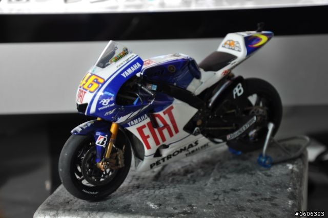 機車模型處女作：yamaha 09年motoGP羅西戰車