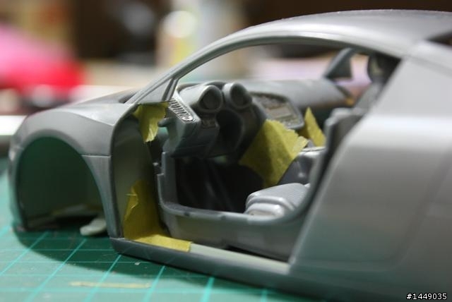 REVELL  1/24  AUDI  R8  作工中...