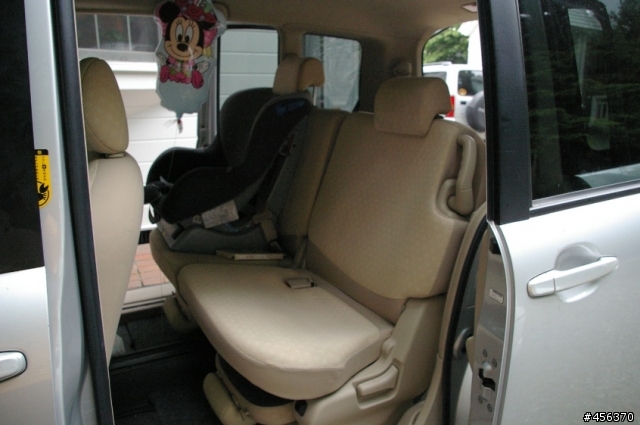 小車大空間 --TOYOTA SIENTA 七人座小型轎旅車