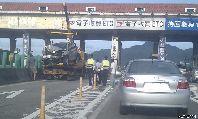希望車主沒受傷