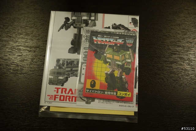 [ 開箱 ] APE x Transformers 變形金剛特別版 綠迷彩科博文