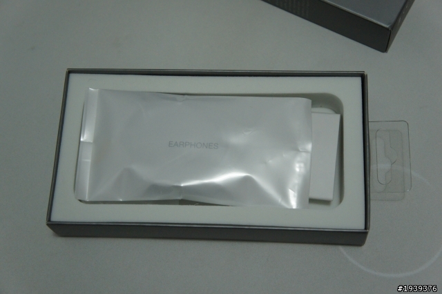 北歐瑞典nocs iPad 2, iPhone, iPod 專用鋁合金耳機開箱~~~