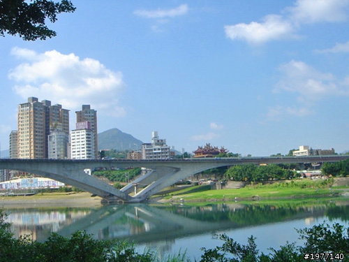 美麗春天,麗景四季飯店跟碧潭飯店附近大樓