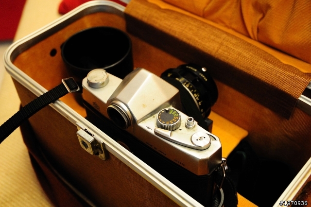 家裡挖到的老Nikon
