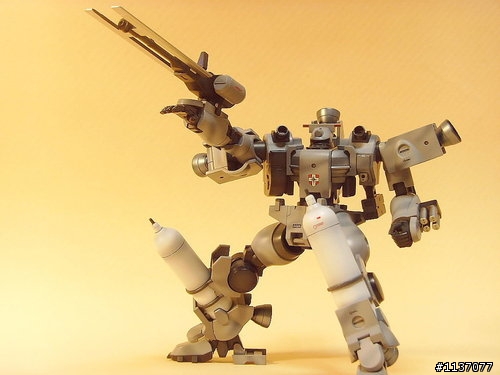 HG 1/144 鐵人宇宙型