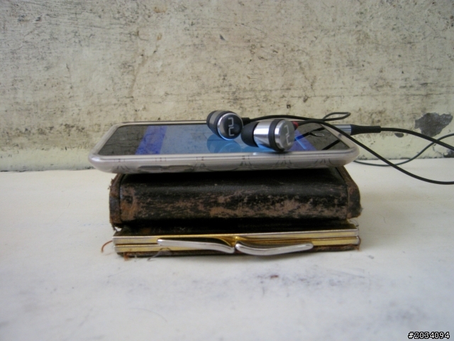 Ipod & 700x 耳機分享  & 想灌無失真的陳綺"真"