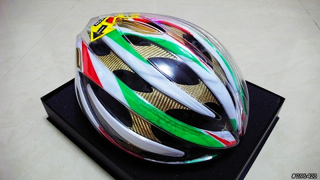 Lazer Helium Road Warriors helmet 90週年紀念版