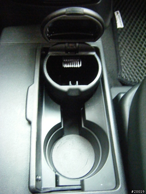 2011年 7月 I-MAX 白色5人座開箱(8/4加裝中央頭枕和8/5磁釉鍍膜)