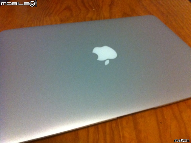 有點不一樣的開箱文 2011 MacBook Air 13"  vs 1988 Compaq STL286