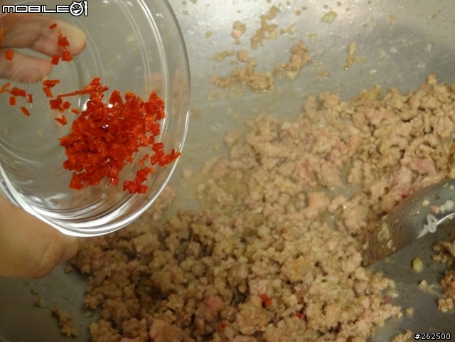 [chef料理廚房] 泰簡單~10min簡單完成。打拋肉。
