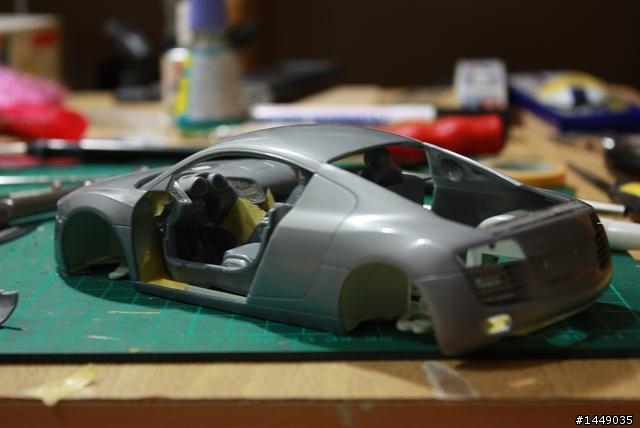 REVELL  1/24  AUDI  R8  作工中...