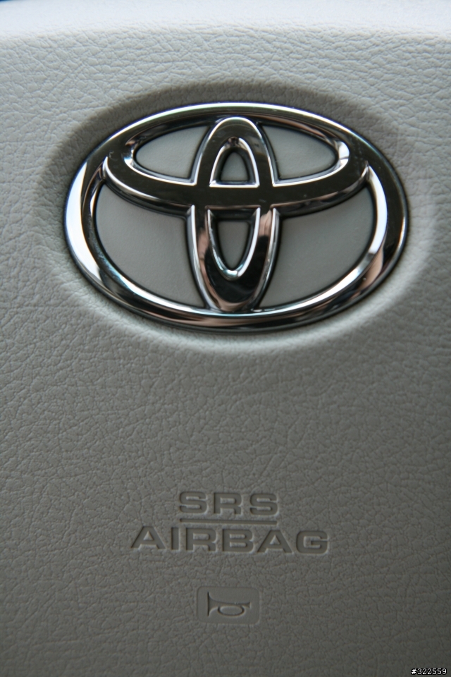 分享(開箱照)~美式家庭mini van~2011 TOYOTA  SIENNA LE款  (圖多)