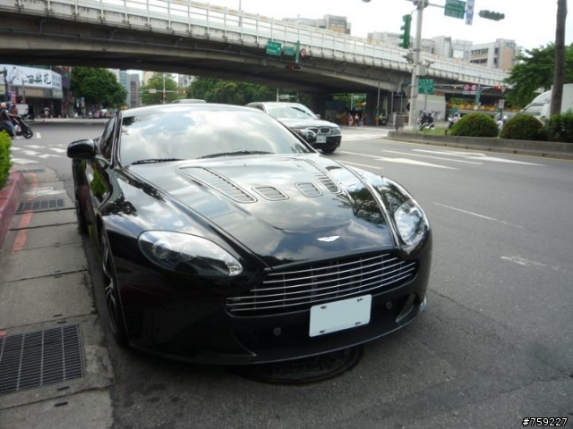 東區巧遇 V12 Vantage