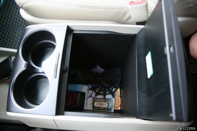 分享(開箱照)~美式家庭mini van~2011 TOYOTA  SIENNA LE款  (圖多)