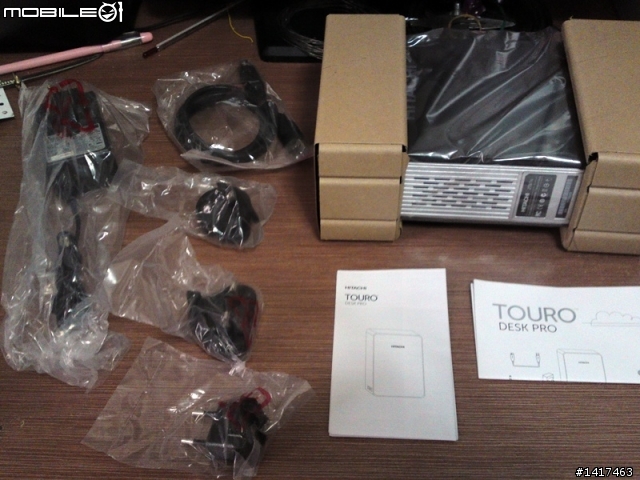 [開箱] HITACHI 日立 2TB TOURO Desk PRO 鏡面黑USB3.0 (3年保)-3.5吋行動硬碟開箱啦~~