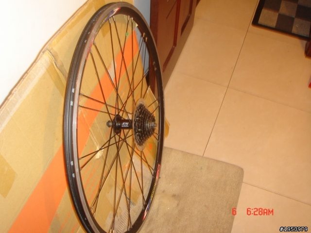 我買錯了......摔車...我的GT登山車后輪嚴重偏擺!需要快拆登山車后輪圈!