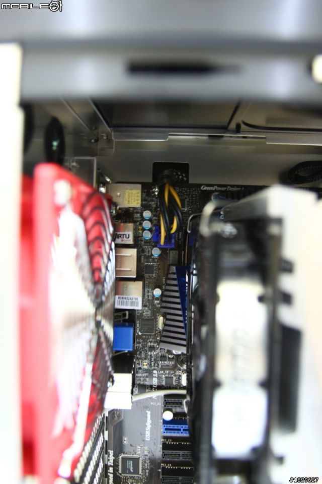 [平民開箱] 全鋁機殼 LIAN LI 聯力 最新小機殼大空間 PC-A05FN (USB3.0) 火熱裝機