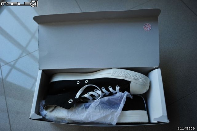 正當大家瘋狂購買Converse與JV紫色聯名款之際, 我卻默默的選擇了....