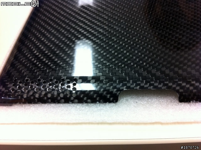 [試用] Uptiontek  iPad2 Carbon Back Cover 碳纖維背蓋