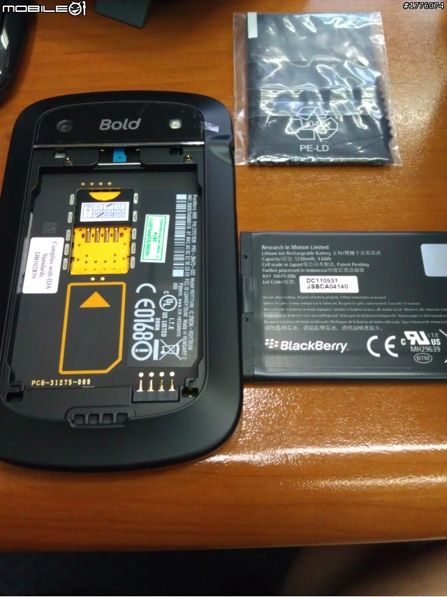 簡單開箱Blackberry 9900(8/24小更新）