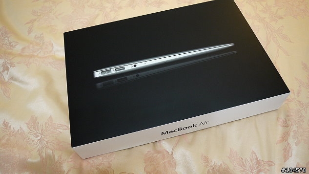 [開箱] 台灣版2011 年11' MAC book AIR 攻頂版開箱