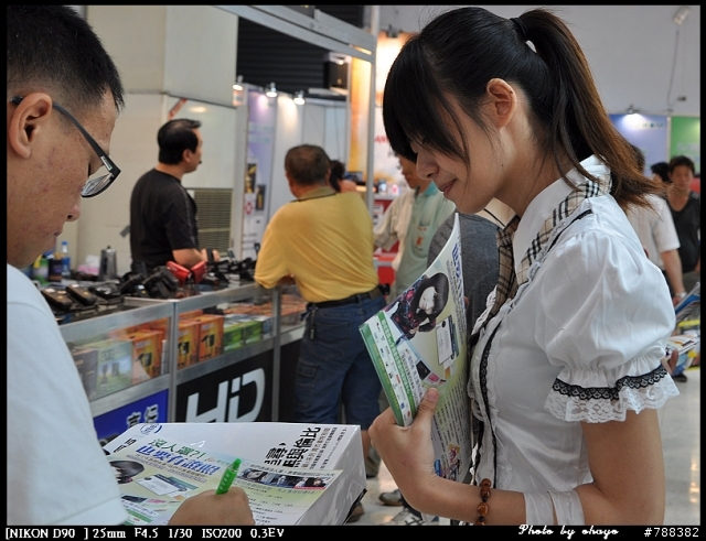 2011年8月台中資訊展攝影隨拍初體驗與求教拍攝技巧。