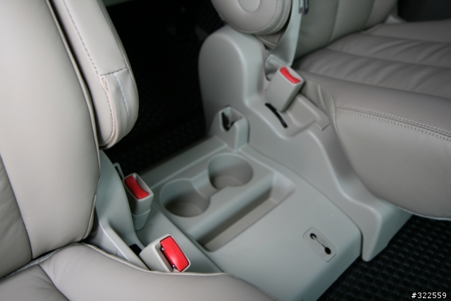 分享(開箱照)~美式家庭mini van~2011 TOYOTA  SIENNA LE款  (圖多)