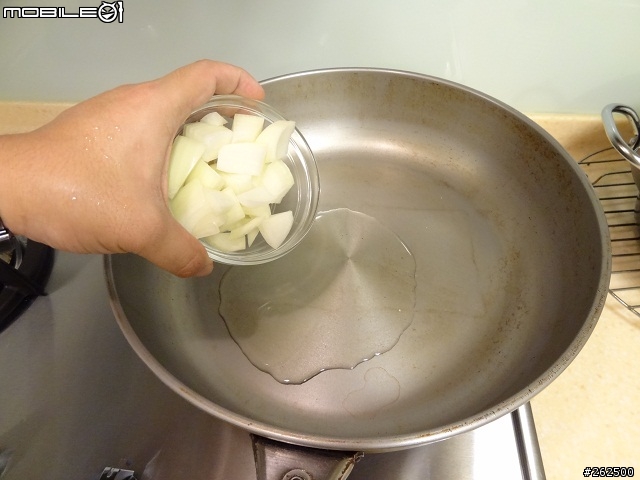 [chef料理廚房]"歪"國人覺得很怪的美味大變身。宮保皮蛋。(非黑暗料理)