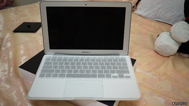 [開箱] 台灣版2011 年11' MAC book AIR 攻頂版開箱