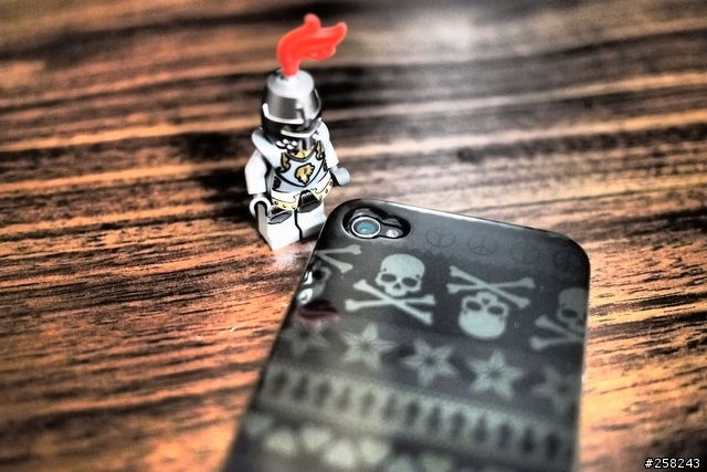【西西分享】最昂貴的骷髏頭mastermind JAPAN x iPhone4