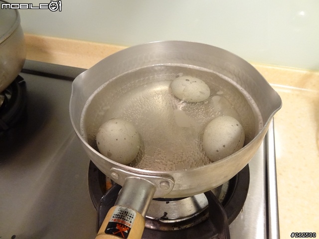 [chef料理廚房]"歪"國人覺得很怪的美味大變身。宮保皮蛋。(非黑暗料理)