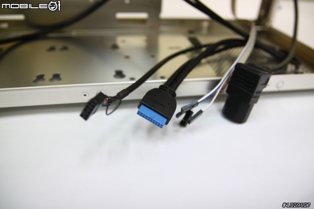 [平民開箱] 全鋁機殼 LIAN LI 聯力 最新小機殼大空間 PC-A05FN (USB3.0) 火熱裝機