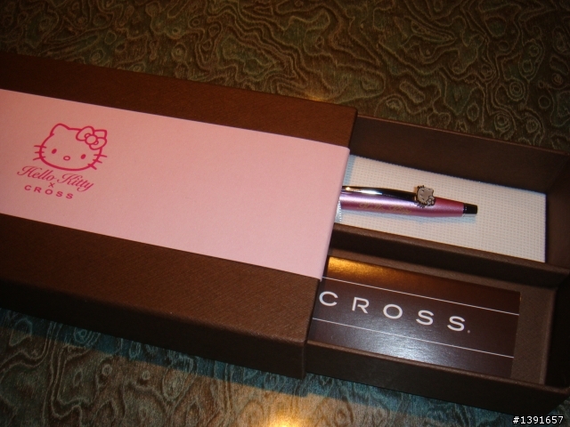 當日本Hello Kitty凱蒂貓遇上美國名筆大廠CROSS!美日混血的結晶