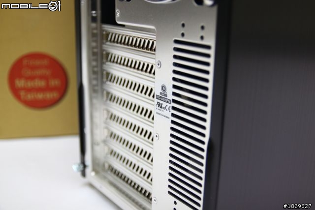 [平民開箱] 全鋁機殼 LIAN LI 聯力 最新小機殼大空間 PC-A05FN (USB3.0) 火熱裝機