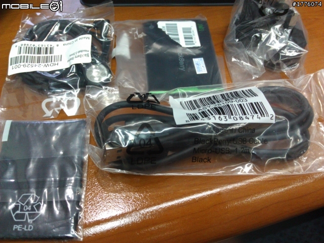 簡單開箱Blackberry 9900(8/24小更新）