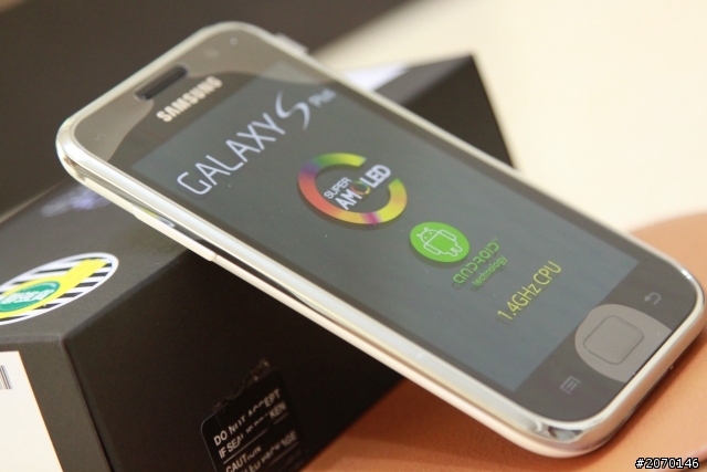 Samsung i9001 極速機 開箱文  (白色款唷! )       (一定要看到最後唷, 有 脫光光 火辣model ...)