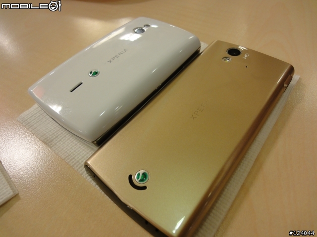 外觀與螢幕 看一看 SE Xperia mini pro 與 SE Xperia ray