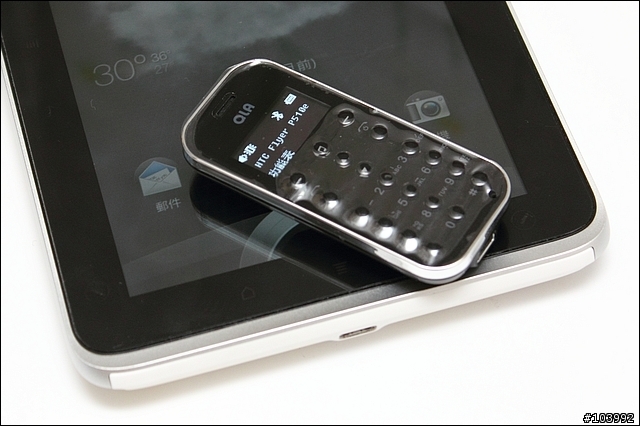與 HTC Flyer 完美結合的藍芽耳機 - QLA BR950s 立體聲藍牙耳機