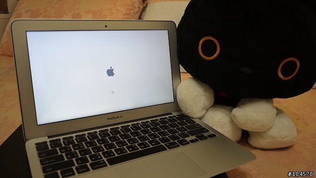 [開箱] 台灣版2011 年11' MAC book AIR 攻頂版開箱