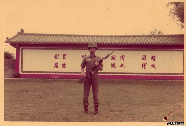 老爸從軍時的舊照(傘兵歡迎進入)