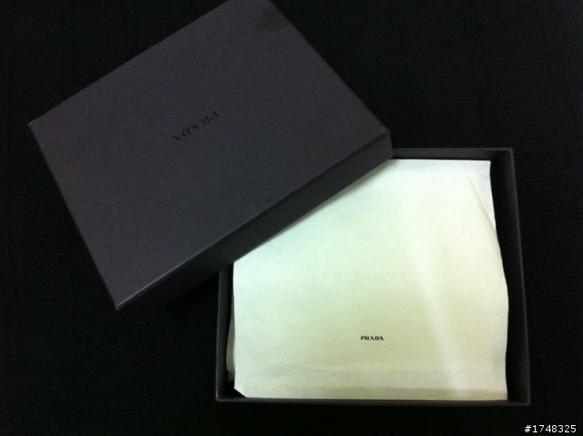PRADA 小羊皮款 皮夾