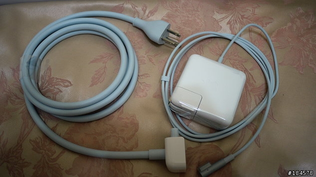 [開箱] 台灣版2011 年11' MAC book AIR 攻頂版開箱