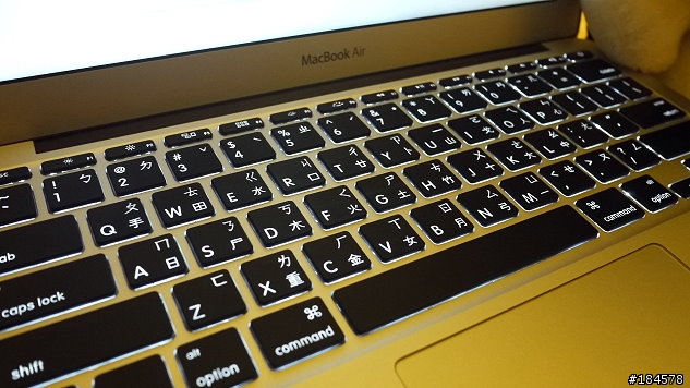 [開箱] 台灣版2011 年11' MAC book AIR 攻頂版開箱
