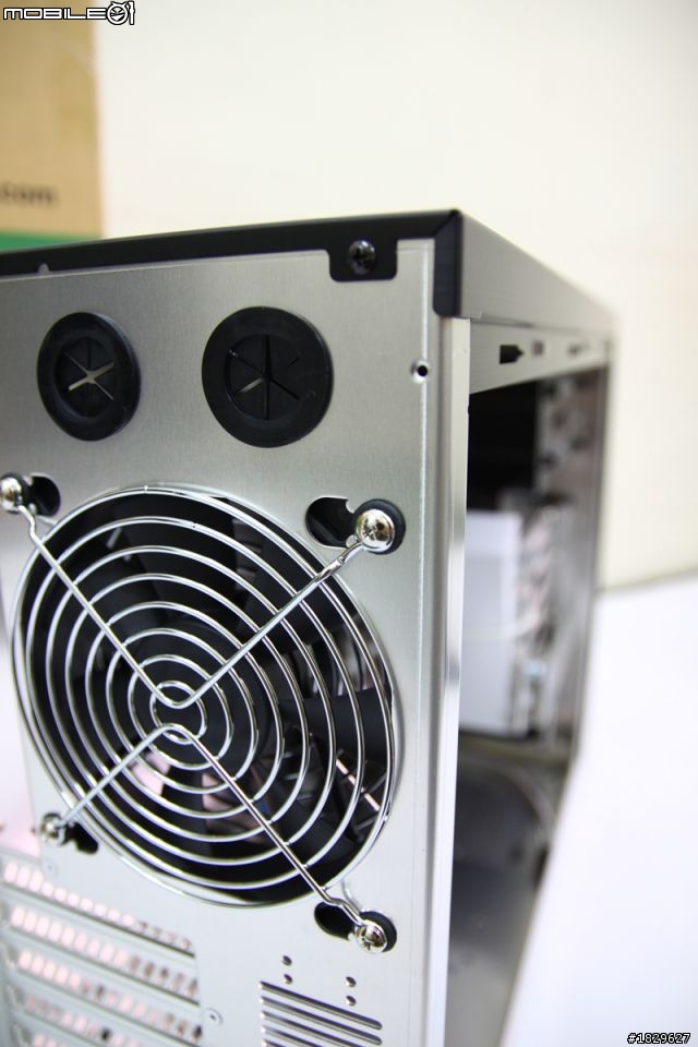 [平民開箱] 全鋁機殼 LIAN LI 聯力 最新小機殼大空間 PC-A05FN (USB3.0) 火熱裝機
