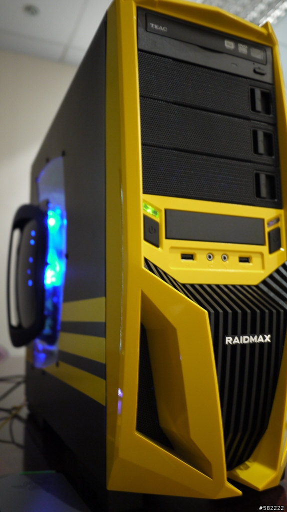 變形金剛大黃蜂出擊!RAIDMAX -BLADE開箱