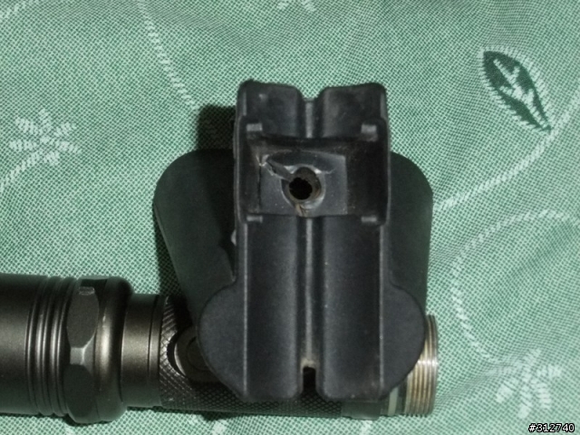請問大家的 TOPEAK 蛋蛋包 固定座會這樣嗎？ 我的正常使用裂開了